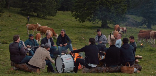 Premiera videospota: Jan Plestenjak skupaj z Modrijani, Cotom in Poskočnimi muzikanti