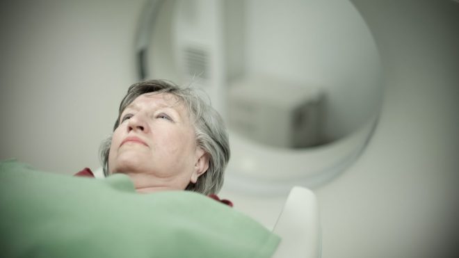 Sevanje%2C+ki+ga+oddaja+mobilnik+med+telefoniranjem%2C+%C5%BEe+dolgo+zbuja+skrbi+%28foto%3AProfimedia%29