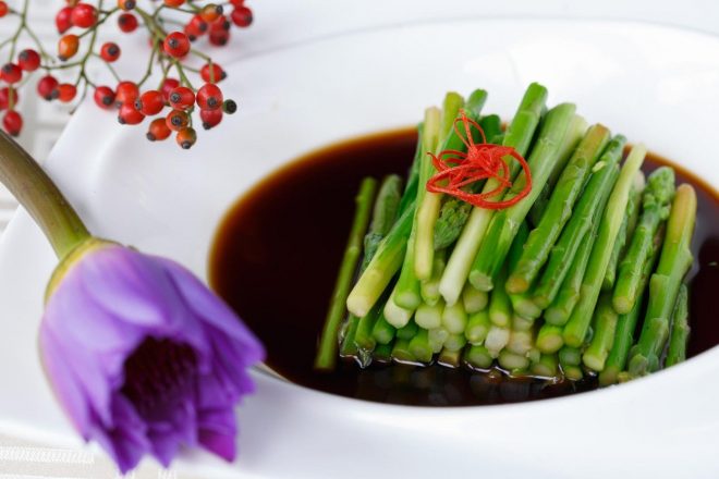 %C5%A0parglji+na+se%C4%8Duanski+na%C4%8Din+za+vse+ljubitelje+azijskih+okusov+%28Foto%3A+Profimedia%29