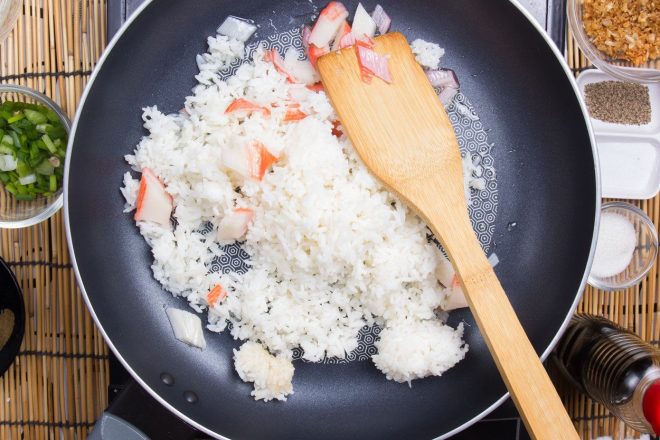 %C4%8Ce+se+ne+dr%C5%BEite+dolo%C4%8Denih+pravil+pri+pogrevanju+ri%C5%BEa%2C+lahko+resno+zbolite+%28Foto%3A+Profimedia%29