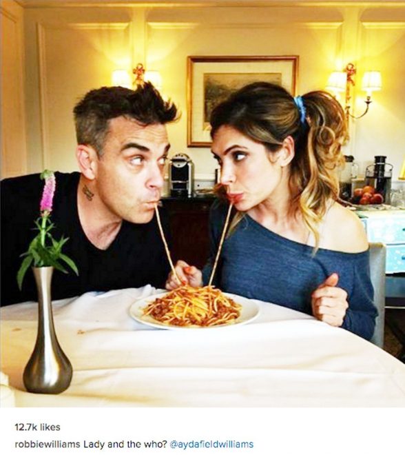 Robbie+Williams+je+s+svojo+lepo+%C5%BEeno+romanti%C4%8Dno+delil+kro%C5%BEnik+testenin+%28Foto%3A+Profimedia%29+