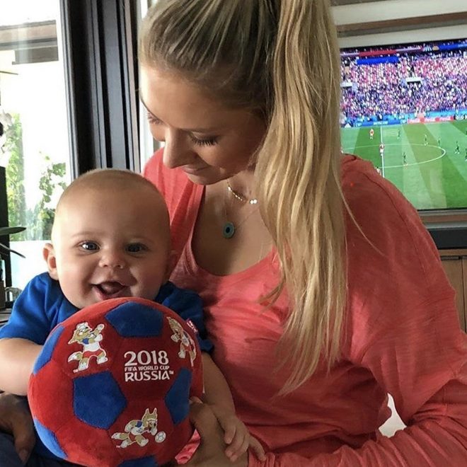 Anna+Kournikova+in++sin%C4%8Dek+sta+takole+navijala+za+njeno+rodno+Rusijo+%28Foto%3A+Profimedia%29