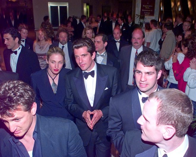 John+F.+Kennedy%2C+Jr.+in+njegova+%C5%BEena+Carolyn+Bessette+Kennedy+leta++1999+%28Foto%3A+Profimedia%29