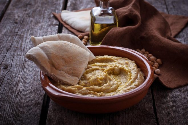 Pita+kruhki+s+humusom+so+lahko+odli%C4%8Dno+kosilo%21+%28Foto%3A+Profimedia%29