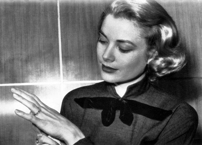 Grace+Kelly+razkazuje+svoj+zaro%C4%8Dni+prstan+%28Foto%3A+Profimedia%29