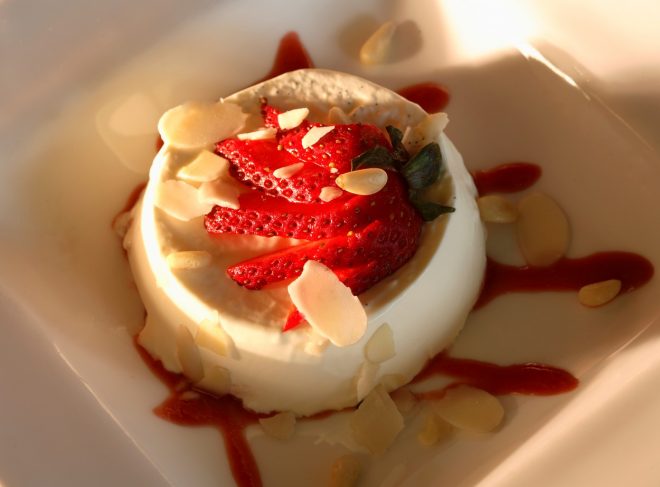 Smetanova+strjenka+bo+prijetna+osve%C5%BEitev+po+obilnem+bo%C5%BEi%C4%8Dnem+obroku+%28Foto%3A+Profimedia%29