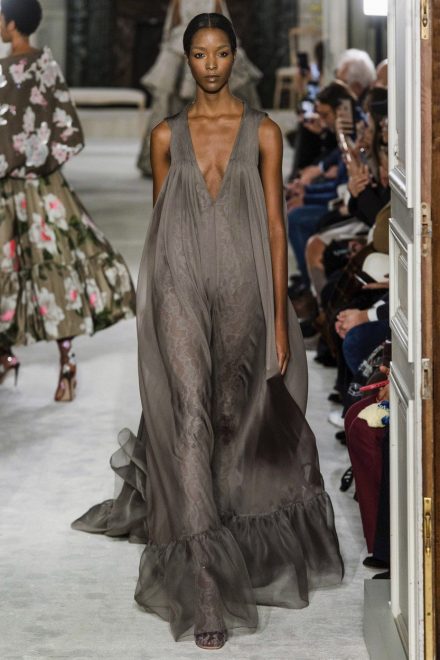 PFW-Valentino+show%2C+Runway%2C+Spring+Summer+2019%2C+Haute+Couture+Fashion+Week%2C++%0AModel+on+the+catwalk+Naomi+Campbell+Natalia+Vodianova-+Kaia+Gerber%0A%0APictured%3A+Model+on+the+catwalk%2C+Image%3A+409821883%2C+License%3A+Rights-managed%2C+Restrictions%3A+-ITA%2C+Model+Release%3A+no%2C+Credit+line%3A+Profimedia%2C+Splash+-+aktivn%C3%AD