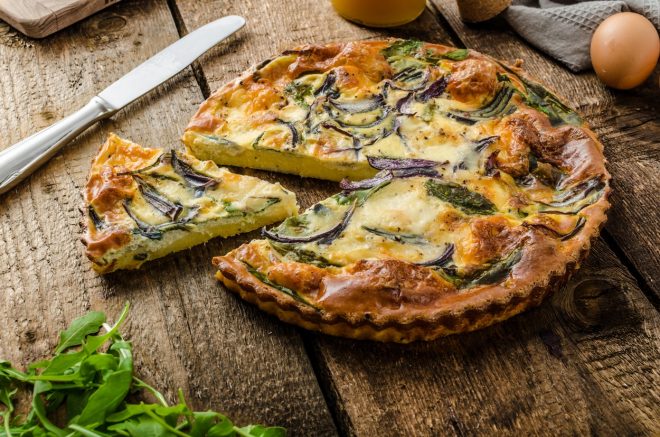 Quiche+z+mlado+%C4%8Debulo+in+regratom+%28Foto%3A+Profimedia%29