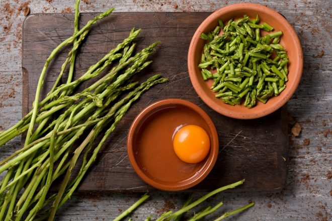 Divji+%C5%A1parglji+z+jajci++so+prava+poslastica+za+gurmane+%28Foto%3A+Profimedia%29