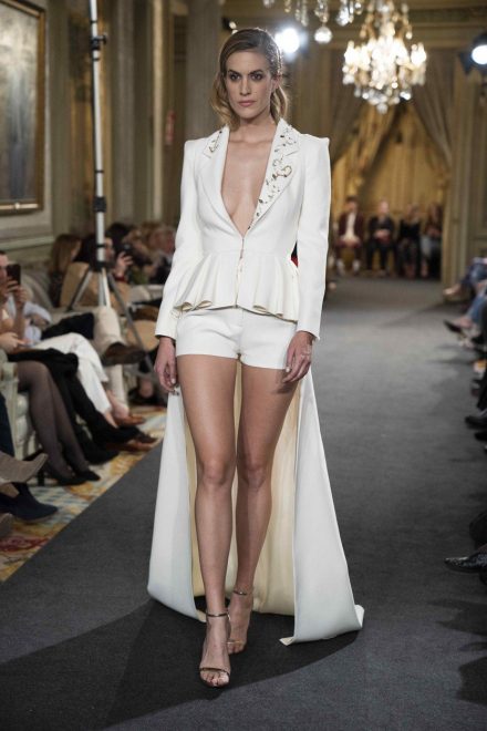 Poro%C4%8Dna+obleka+CRISTINA+PINA+na+madridskem+poro%C4%8Dnem+tednu+mode+%28Foto%3A+Profimedia%29