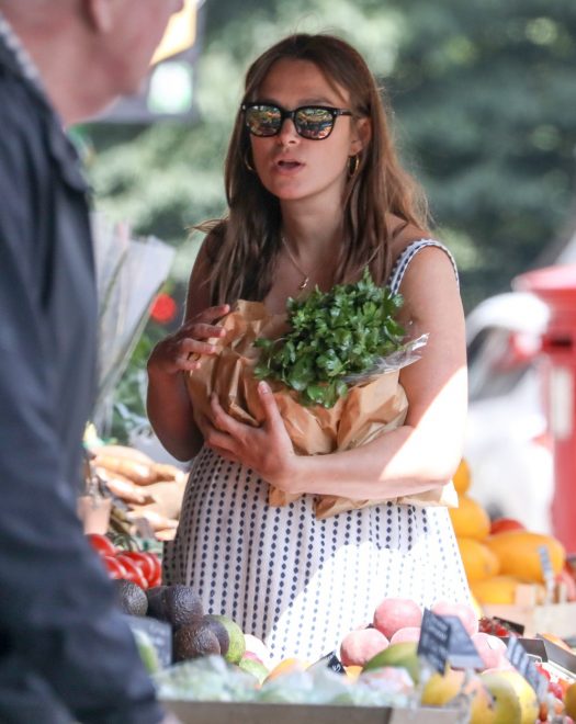 Visoko+nose%C4%8Da+igralka+Keira+Knightley%2C+ki+pri%C4%8Dakuje+drugega+otroka%2C+na+tr%C5%BEnici+v+Londonu+%28Foto%3A+Profimedia%29