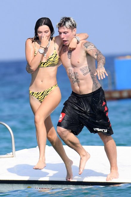 Bella+Thorne+in+njen+fant+Benjamin+Mascolo+ska%C4%8Deta+z+jahte+%28Foto%3A+Profimedia%29