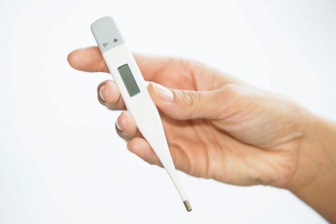 %C4%8Ce+vro%C4%8Dina+traja+ve%C4%8D+kot+tri+dni%2C+obi%C5%A1%C4%8Dite+zdravnika+%28Foto%3A+Profimedia%29