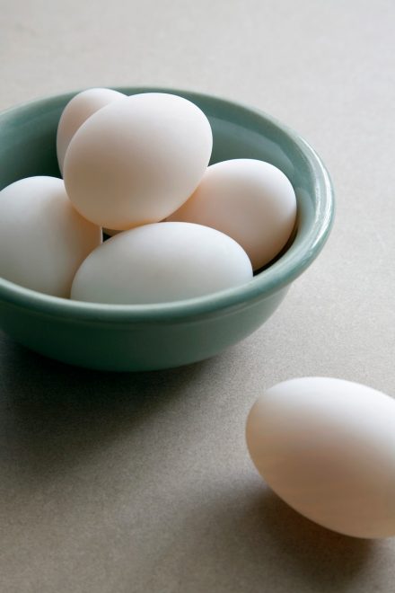 Nekatere+vrste+hrane+je+v+nose%C4%8Dnosti+bolje+%C4%8Drtati+z+jedilnika+%28Foto%3A+Profimedia%29