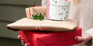 kako prihraniti pri božičnih darilih