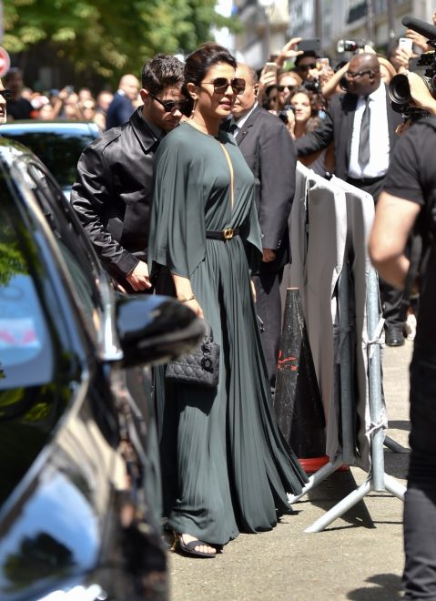 Nick+Jonas+in+Priyanka+Chopra+sta+prispela+v+Pariz+na+Diorjevo+modno+revijo+%28Foto%3A+Profimedia%29