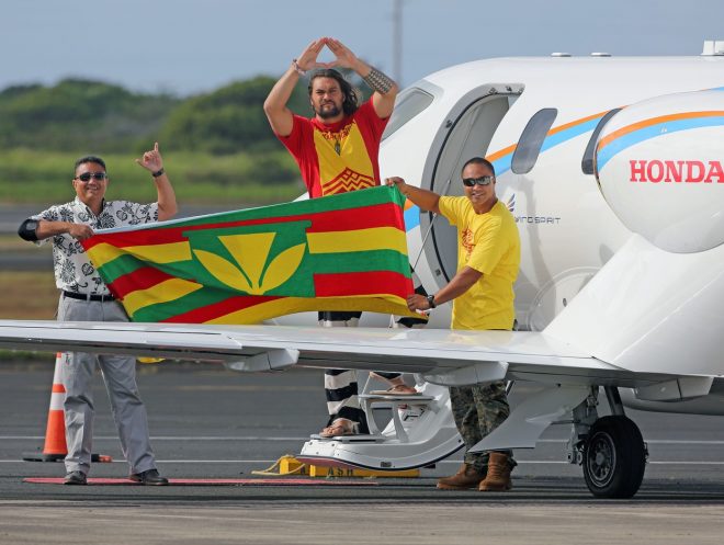 Jason+Momoa+na+otoku++Mauna+Kea+na+predve%C4%8Der+svojega+40.+rojstnega+dne+%28Foto%3A+Profimedia%29