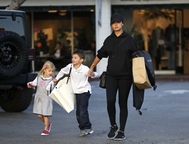 Vanessa+Lachey+z+otrokoma+Brooklyn+in+Camdenom+med+nakupovanjem+na++Beverly+Glenu+%28Foto%3A+Profimedia%29