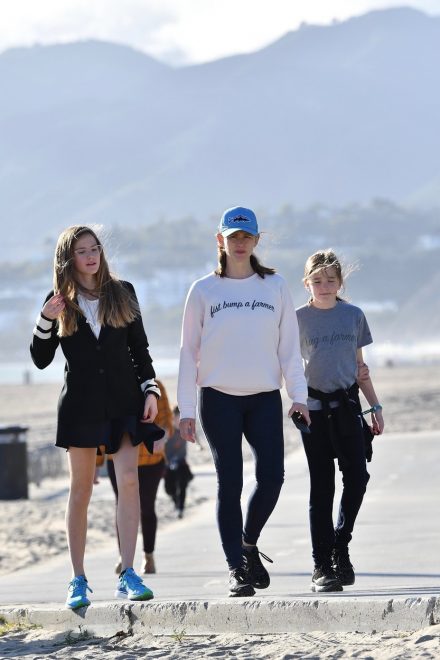 Jennifer+Garner+s+h%C4%8Derkama+Violet+in+Seraphino+na+pla%C5%BEi+v+Malibuju+%28Foto%3A+Profimedia%29