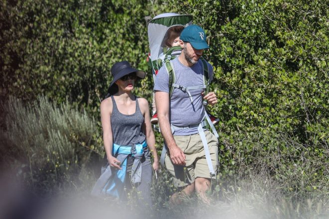 Igralka+Jessica+Chastain+z+mo%C5%BEem+Gianom+Luco+in+njuno+h%C4%8Derkico+Giulietto+v+Palos+Verdes+%28Foto%3A+Profimedia%29