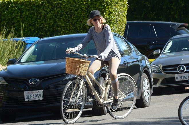 Naomi+Watts+na+kolesu+%28Foto%3A+Profimedia%29