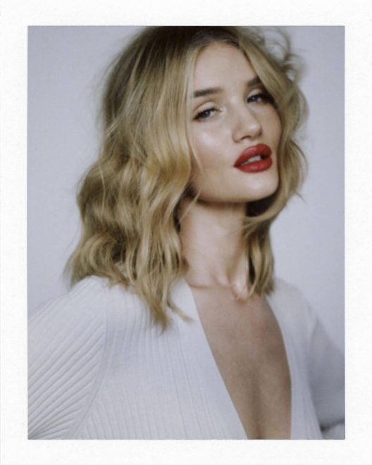 Rosie+Huntington-Whiteley+to%C4%8Dno+ve%2C+kako+oblikovati+svoje+tanke+lase+%28Foto%3A+Profimedia%29