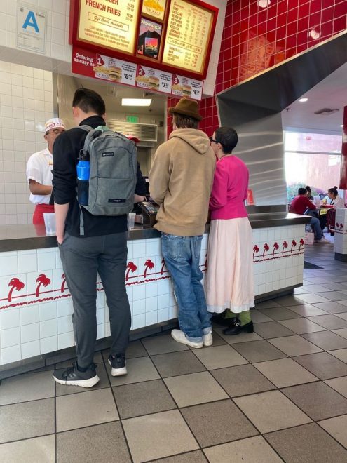 Brad+in+Ali+so+ujeli+med+naro%C4%8Danjem+kave+%28Foto%3A+Profimedia%29