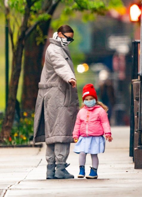 Irina+Shayk+in+h%C4%8Derkica+Lea+z+masko+%28Foto%3A+Profimedia%29