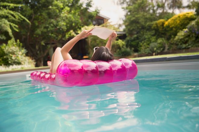 Nekaj+super+idej+za+poletno+branje+2020+%28Foto%3A+Profimedia%29