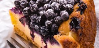 Borovničev cheesecake brez peke