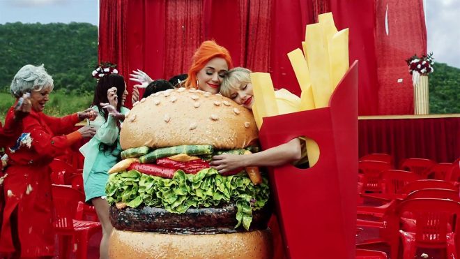 Taylor+Swift+in+Katy+Perry+%28Foto%3A+Profimedia%29