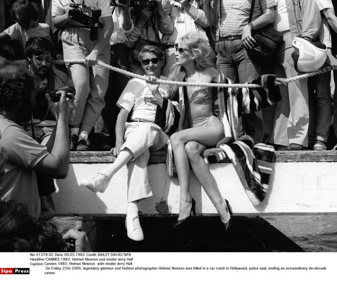 Cannes+1983%3A+Helmut+Newton+in+manekenka+Jerry+Hall+%28Foto%3A+Profimedia%29