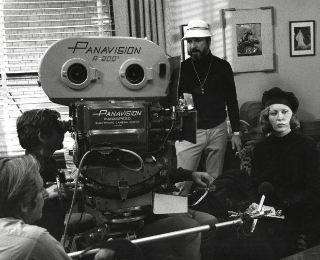 Roman+Polanski+in+Faye+Dunaway+med+snemanjem+filma+%22Chinatown%22+%28Foto%3A+Profimedia%29