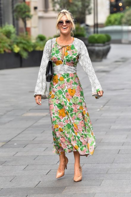 London%2C+UNITED+KINGDOM++-+Pussycat+Doll%2C+the+TV+and+Radio+Presenter+Ashley+Roberts+pictured+leaving+the+Global+studios+after+the+Heart+breakfast+show+in+London.%0A%0ABACKGRID+UK+16+SEPTEMBER+2020%2CImage%3A+558241823%2C+License%3A+Rights-managed%2C+Restrictions%3A+%2C+Model+Release%3A+no