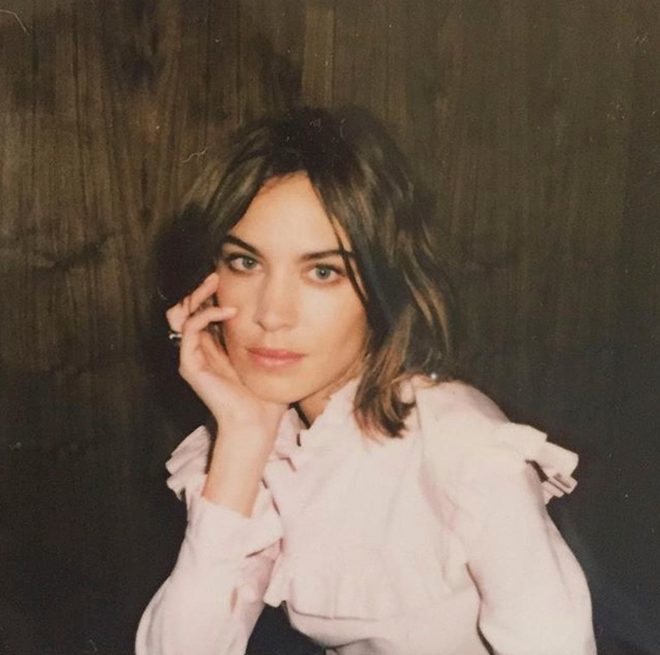 Alexa+Chung+in+njena+legendarna+pa%C5%BE+frizura%2C+ki+jo+kopirajo+%C5%BEenske+po+vsem+svetu+%28Foto%3A+Profimedia%29
