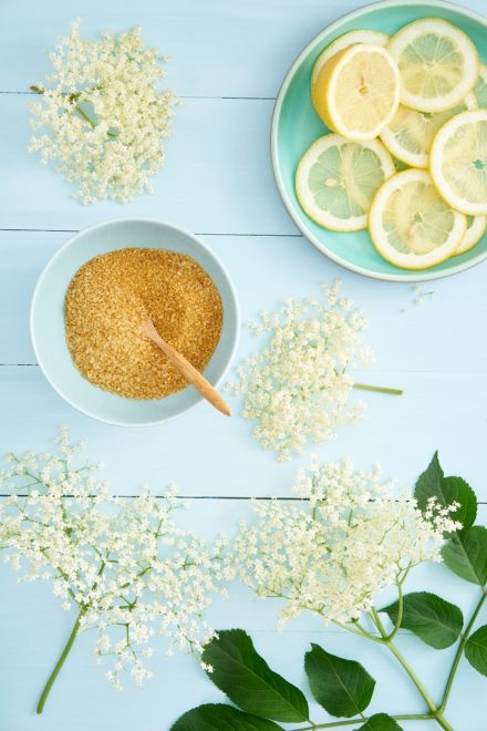 Bezgov+sirup+s+koprivami+ima+%C4%8Dudovit+okus%21+%28Foto%3A+Profimedia%29