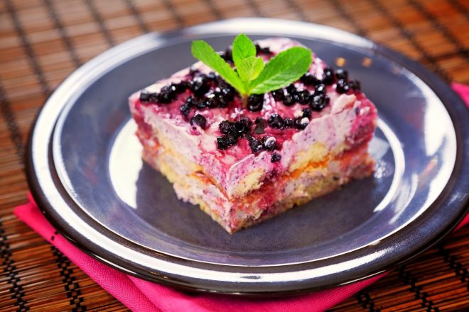 Mnjam%2C+borovni%C4%8Dev+tiramisu...+%28Foto%3A+Profimedia%29