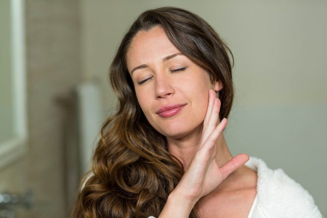 Retinol+mnogi+vidijo+kot+%C4%8Dude%C5%BEno+sestavino%2C+ki+je+zaslu%C5%BEna+za+lepo+ko%C5%BEo+%28Foto%3AProfimedia%29